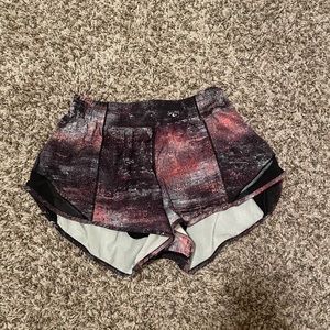 Lululemon hotty hot shorts 2.5